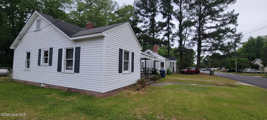 Photo of 329 E 11th Street, Washington, NC 27889 (MLS # 100582339)