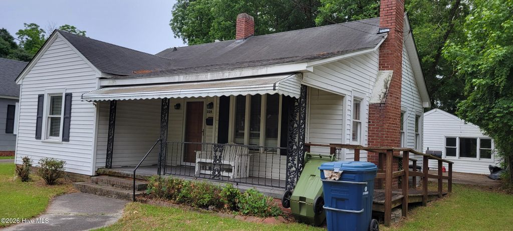 Photo of 329 E 11th Street, Washington, NC 27889 (MLS # 100582339)