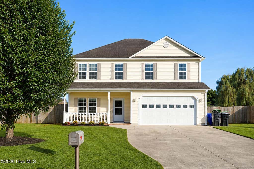 Photo of 103 Amberwine Circle, Richlands, NC 28574 (MLS # 100594319)