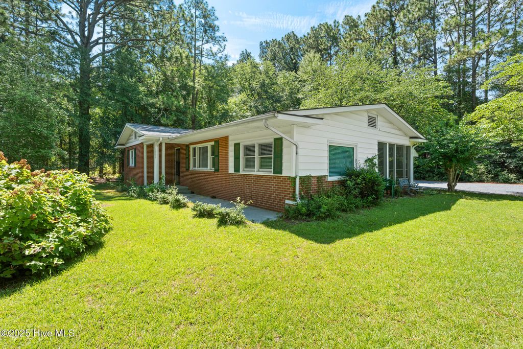 Photo of 1360 Midland Road, Southern Pines, NC 28387 (MLS # 100547530)
