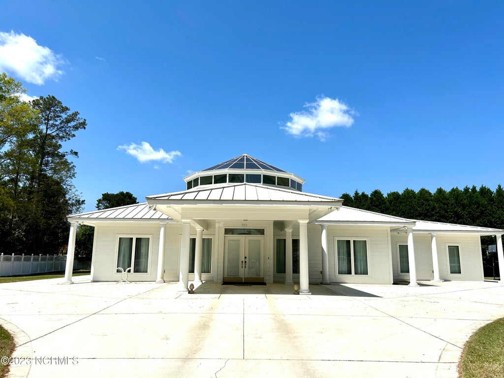 Photo of 921 Gilchrist Street, Laurinburg, NC 28352 (MLS # 100609403)