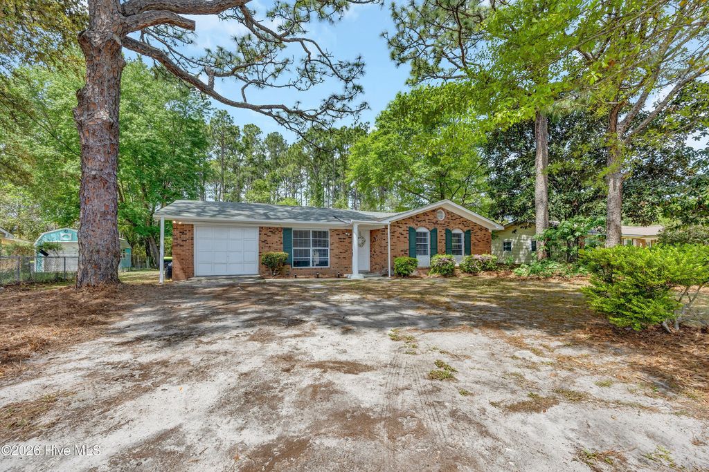 Photo of 4785 Oakview Drive SE, Southport, NC 28461 (MLS # 100566931)