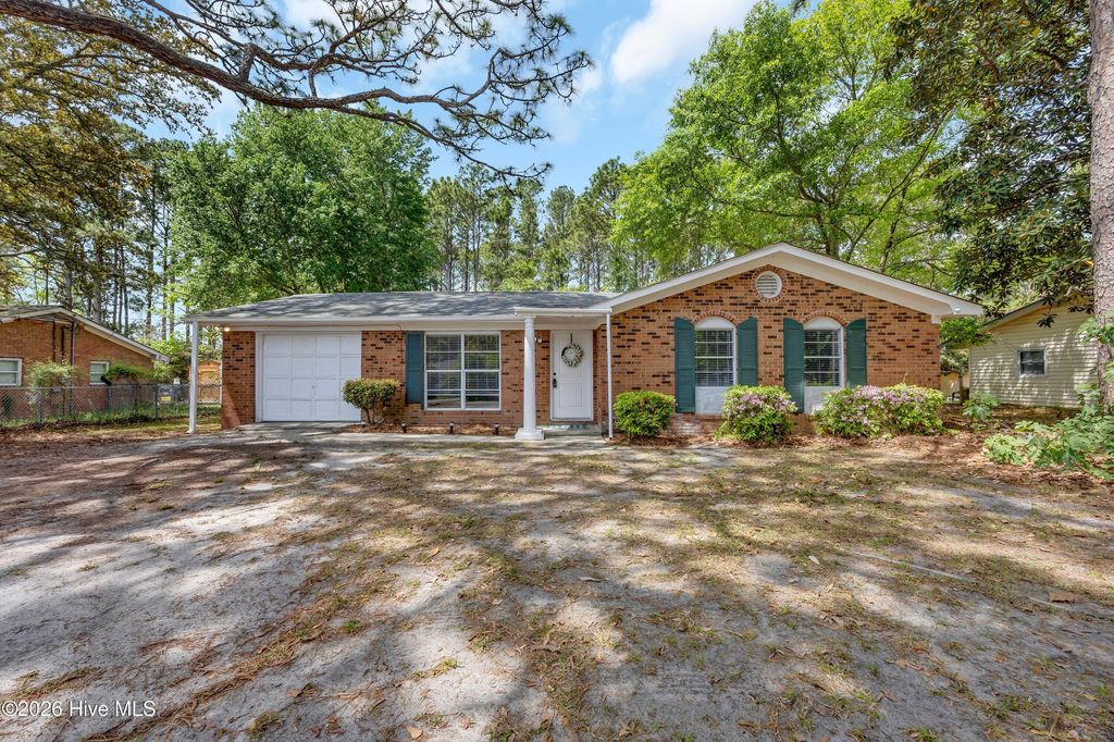 Photo of 4785 Oakview Drive SE, Southport, NC 28461 (MLS # 100566931)