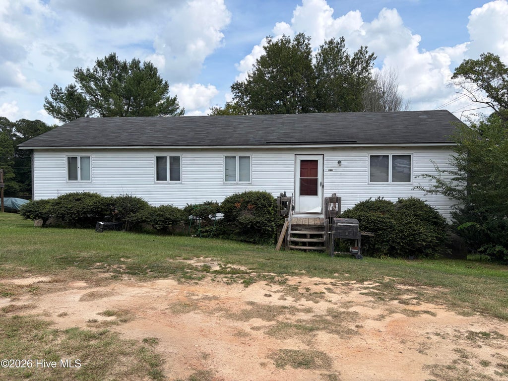 Photo of 611 Lakeview Drive, Nashville, NC 27856 (MLS # 100601261)