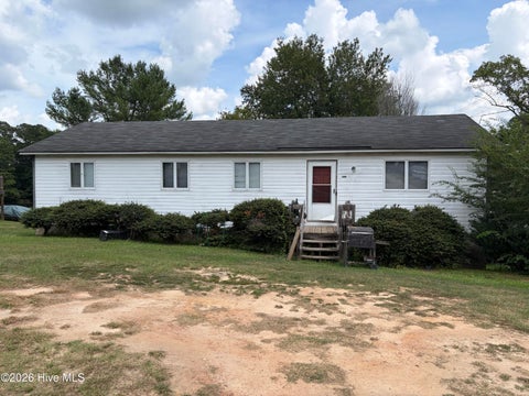 Photo of 611 Lakeview Drive, Nashville, NC 27856 (MLS # 100601261)