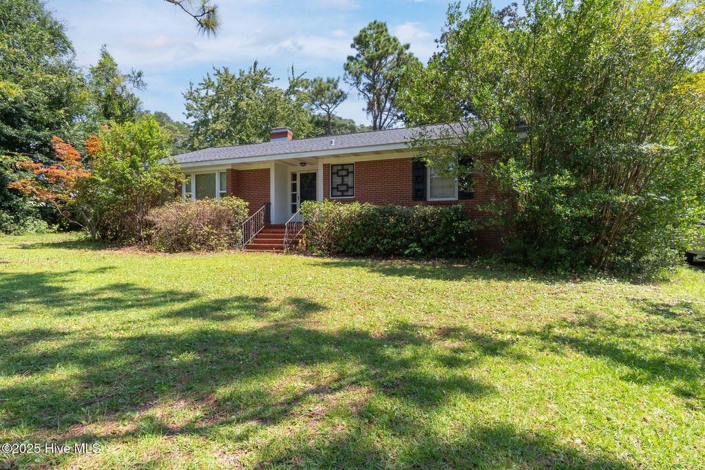 Photo of 131 Ridgeway Drive, Wilmington, NC 28409 (MLS # 100529012)