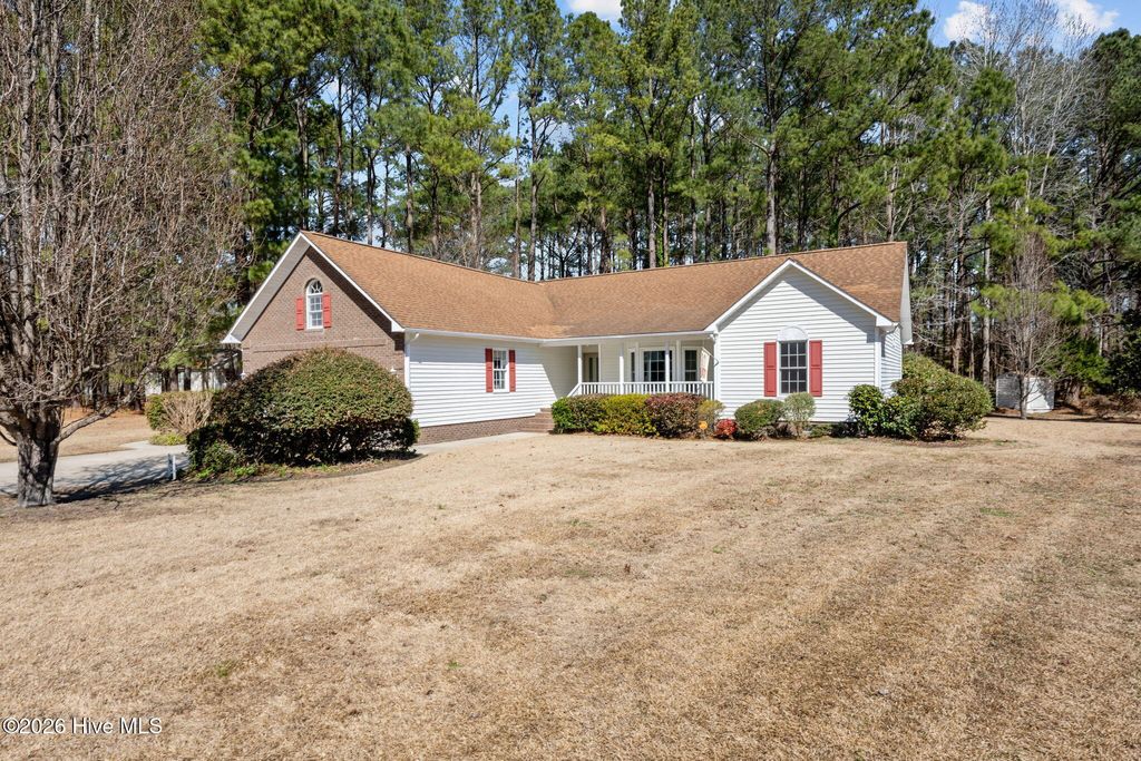 Photo of 205 Dobbs Spaight Road, New Bern, NC 28562 (MLS # 100555884)