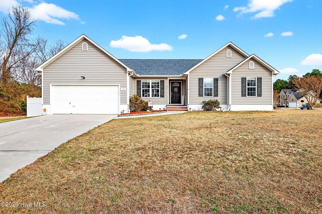 Photo of 136 Camellia Creek Drive, Richlands, NC 28574 (MLS # 100558339)