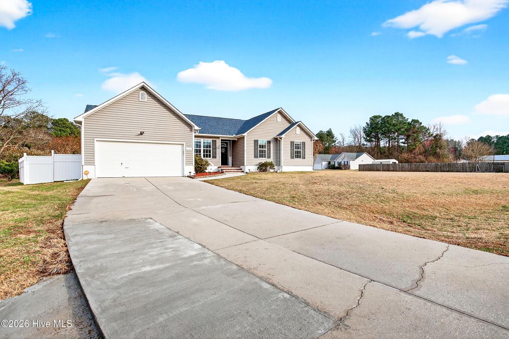 Photo of 136 Camellia Creek Drive, Richlands, NC 28574 (MLS # 100558339)