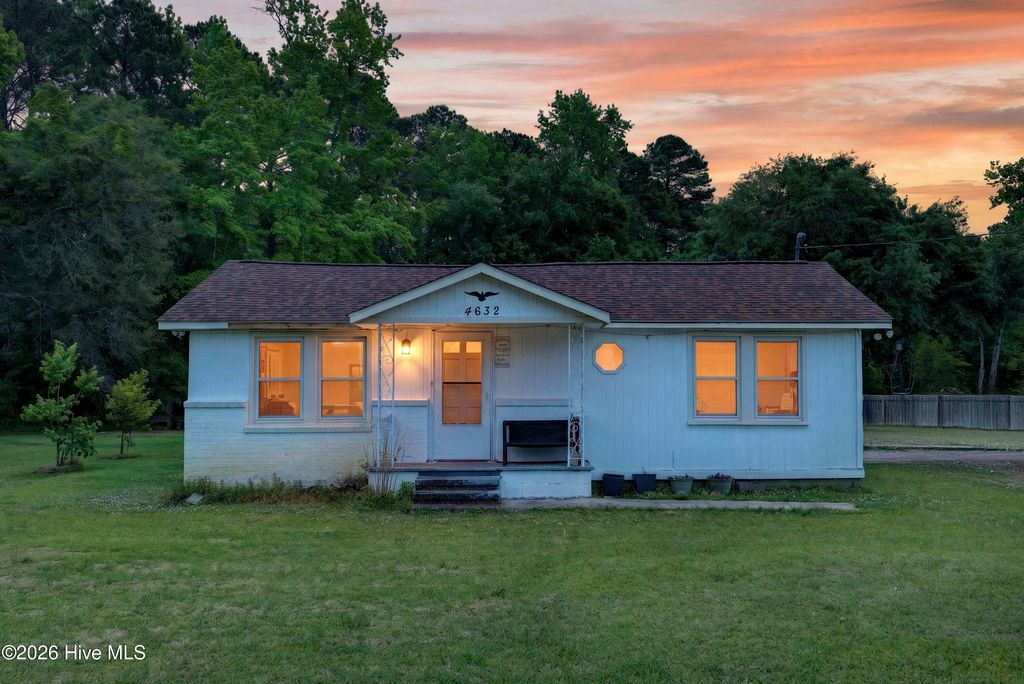 Photo of 4632 Castle Hayne Road, Castle Hayne, NC 28429 (MLS # 100571547)