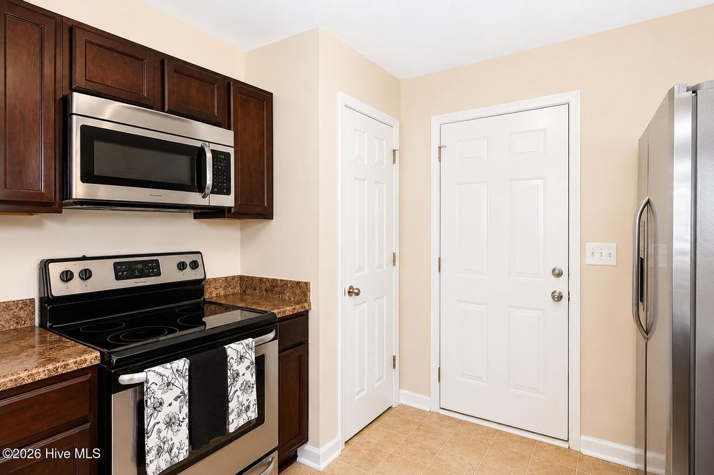 Photo of 407 Hidden Oaks Drive, Jacksonville, NC 28546 (MLS # 100591331)