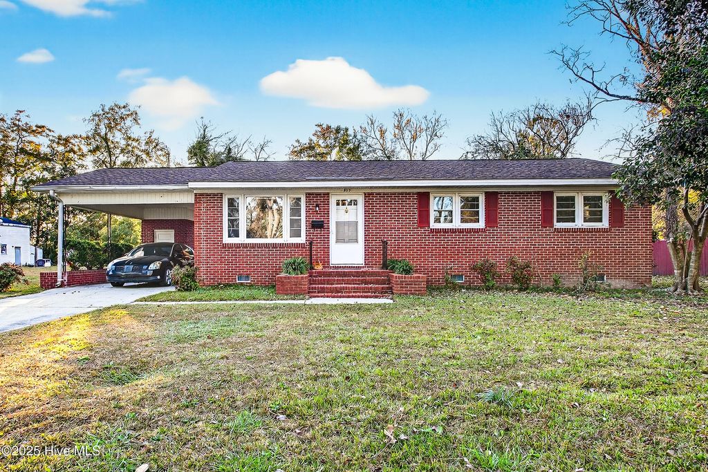 Photo of 803 Pinetree Drive, New Bern, NC 28562 (MLS # 100542263)