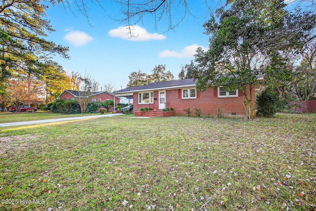 Photo of 803 Pinetree Drive, New Bern, NC 28562 (MLS # 100542263)