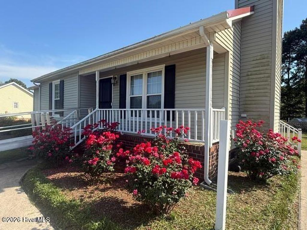 Photo of 633 Fox Chase Lane, Winterville, NC 28590 (MLS # 100572364)