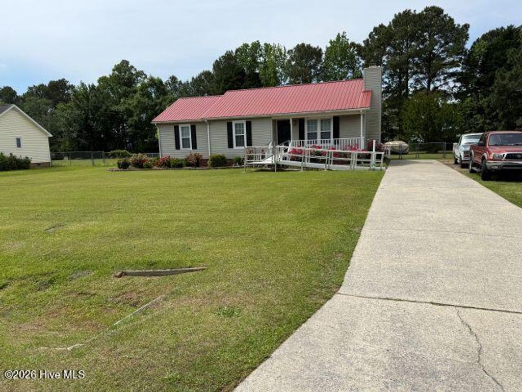 Photo of 633 Fox Chase Lane, Winterville, NC 28590 (MLS # 100572364)