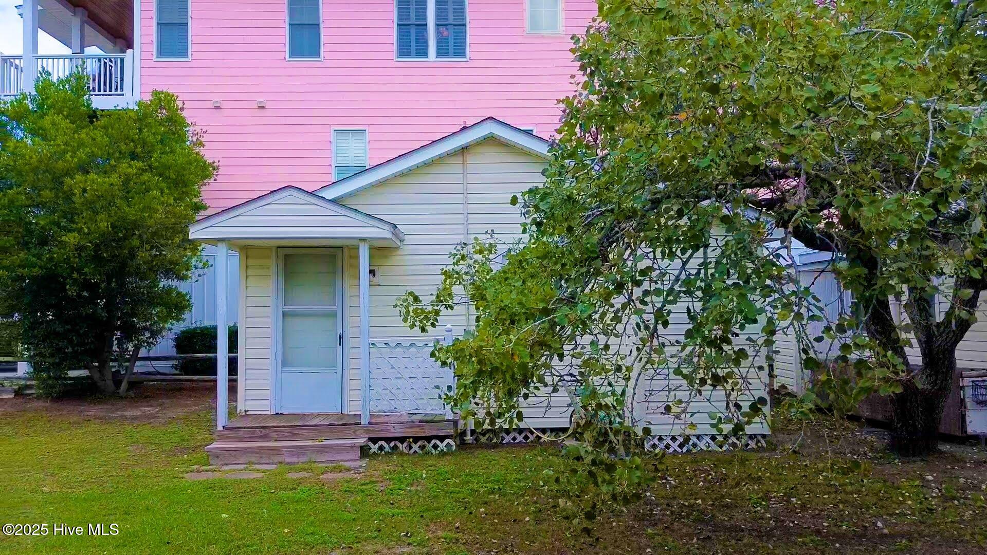 218 N Third Avenue N