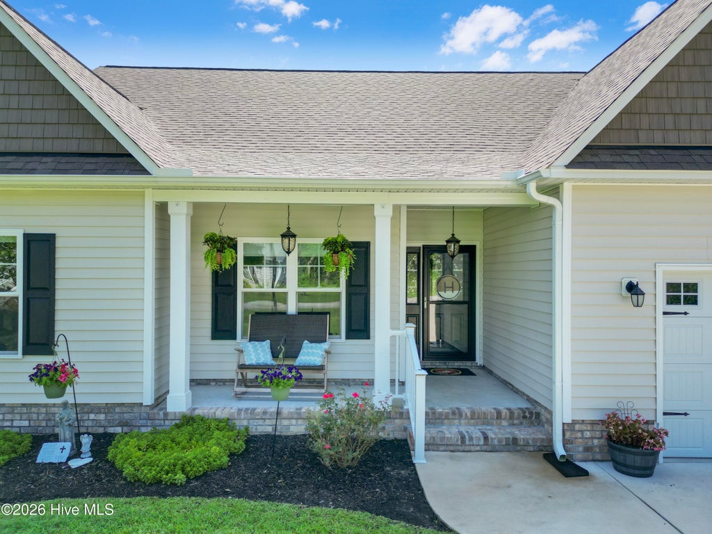 Photo of 130 Tupelo Trail, New Bern, NC 28562 (MLS # 100587621)