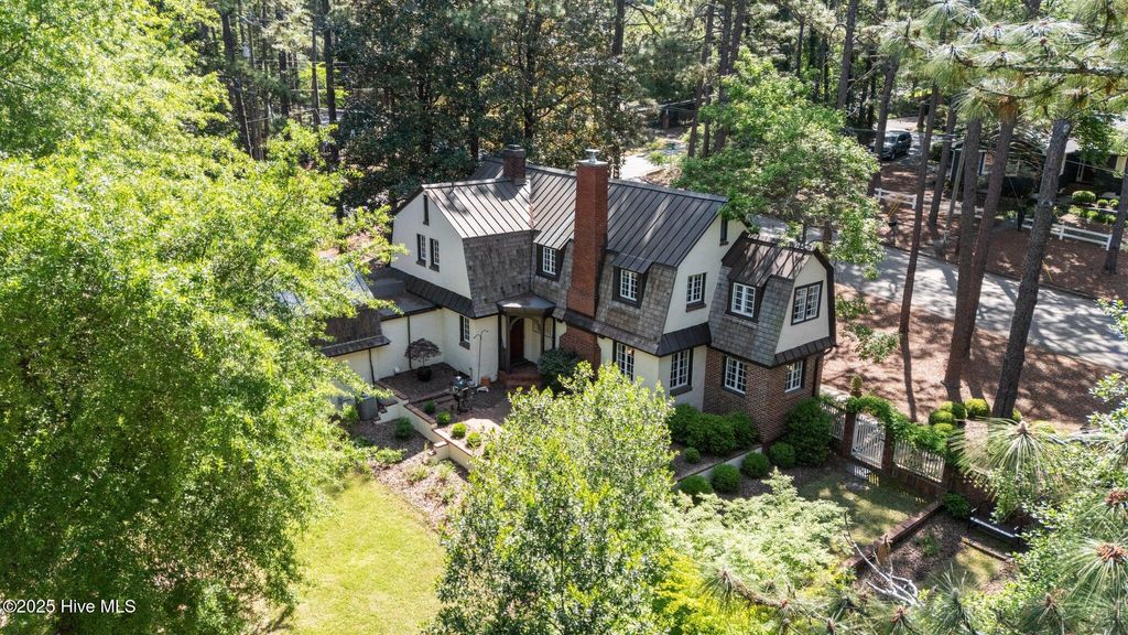 Photo of 100 S Ridge Street, Southern Pines, NC 28387 (MLS # 100505949)