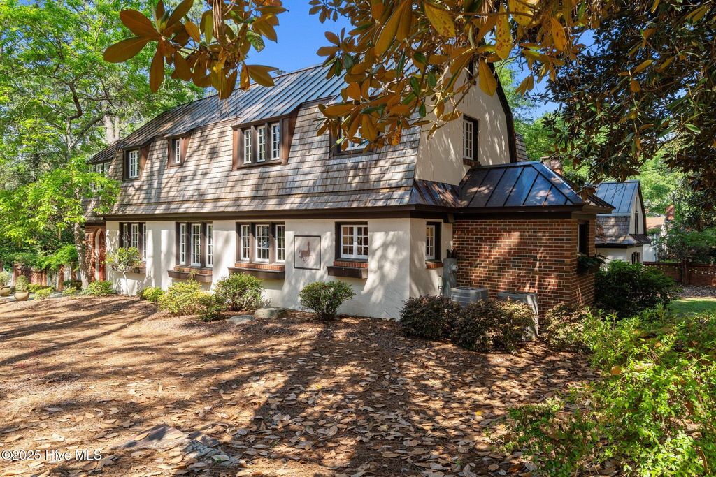 Photo of 100 S Ridge Street, Southern Pines, NC 28387 (MLS # 100505949)