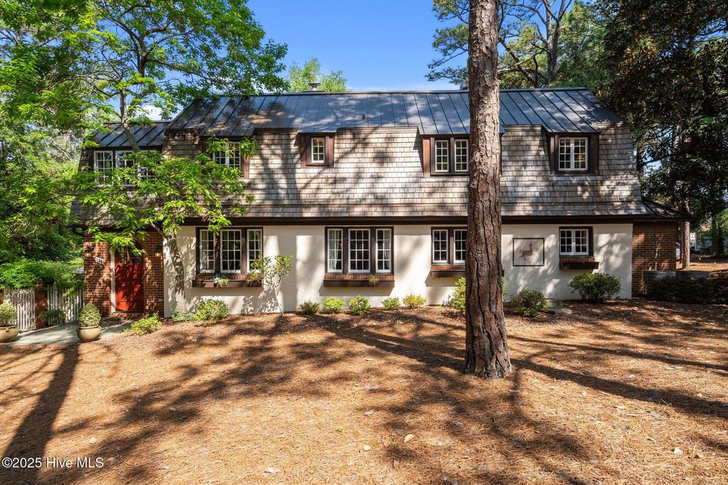 Photo of 100 S Ridge Street, Southern Pines, NC 28387 (MLS # 100505949)