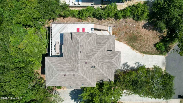 747 W Willet Court, photo 2 of 43