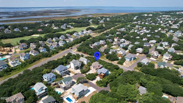 747 W Willet Court, photo 3 of 43