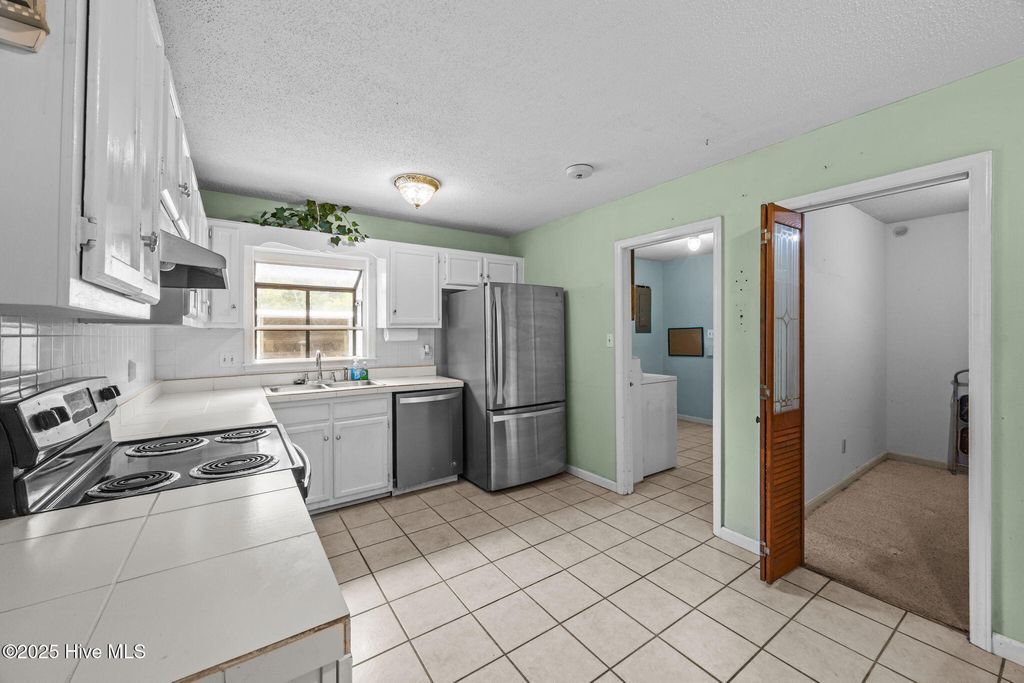 Photo of 913 Colony Drive, New Bern, NC 28562 (MLS # 100519778)