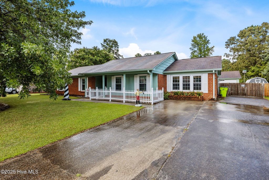 Photo of 913 Colony Drive, New Bern, NC 28562 (MLS # 100519778)