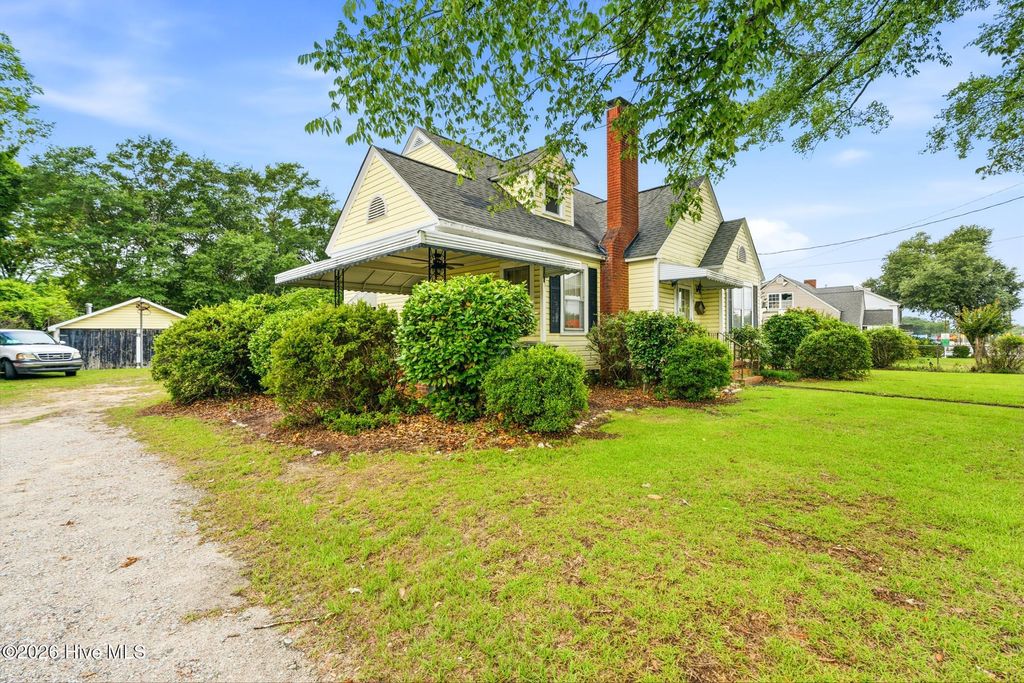 Photo of 515 W Hamlet Avenue, Hamlet, NC 28345 (MLS # 100577840)