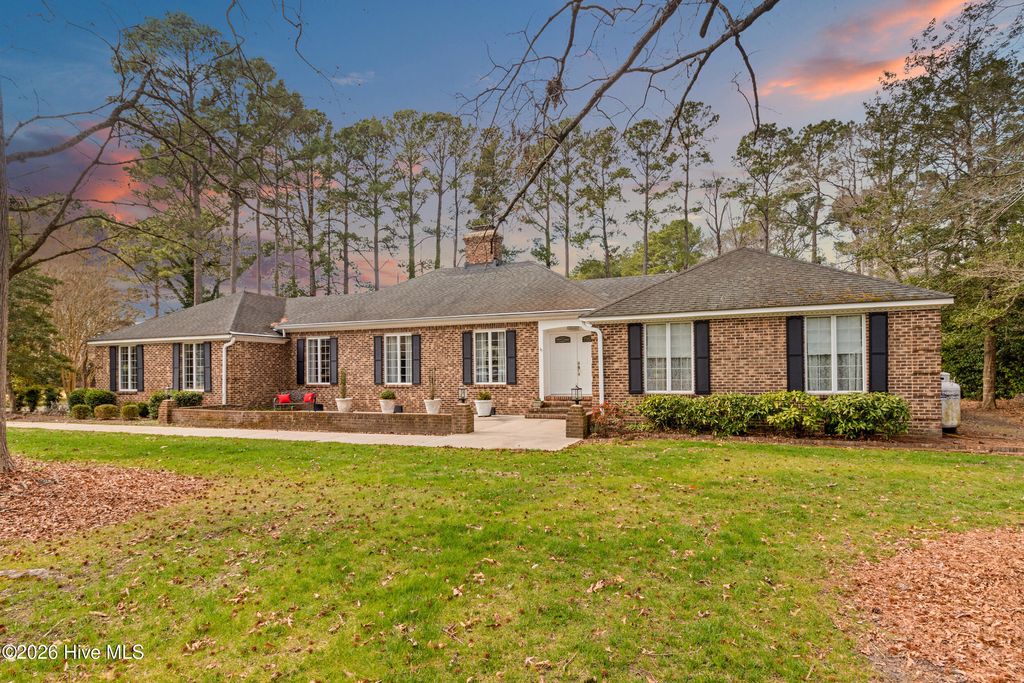 Photo of 409 Inlet Drive, Elizabeth City, NC 27909 (MLS # 100564049)