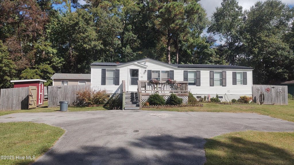 Photo of 110 Quail Point Drive, Hubert, NC 28539 (MLS # 100532418)