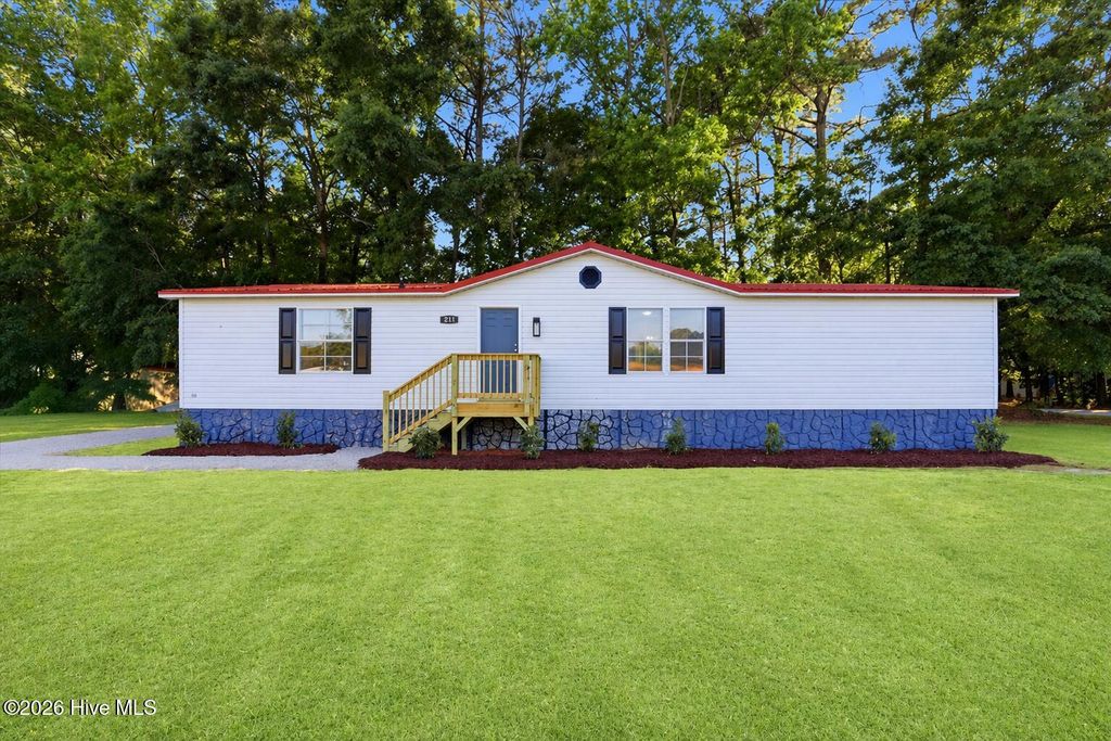 Photo of 211 Duck Ridge Drive, Pikeville, NC 27863 (MLS # 100569359)