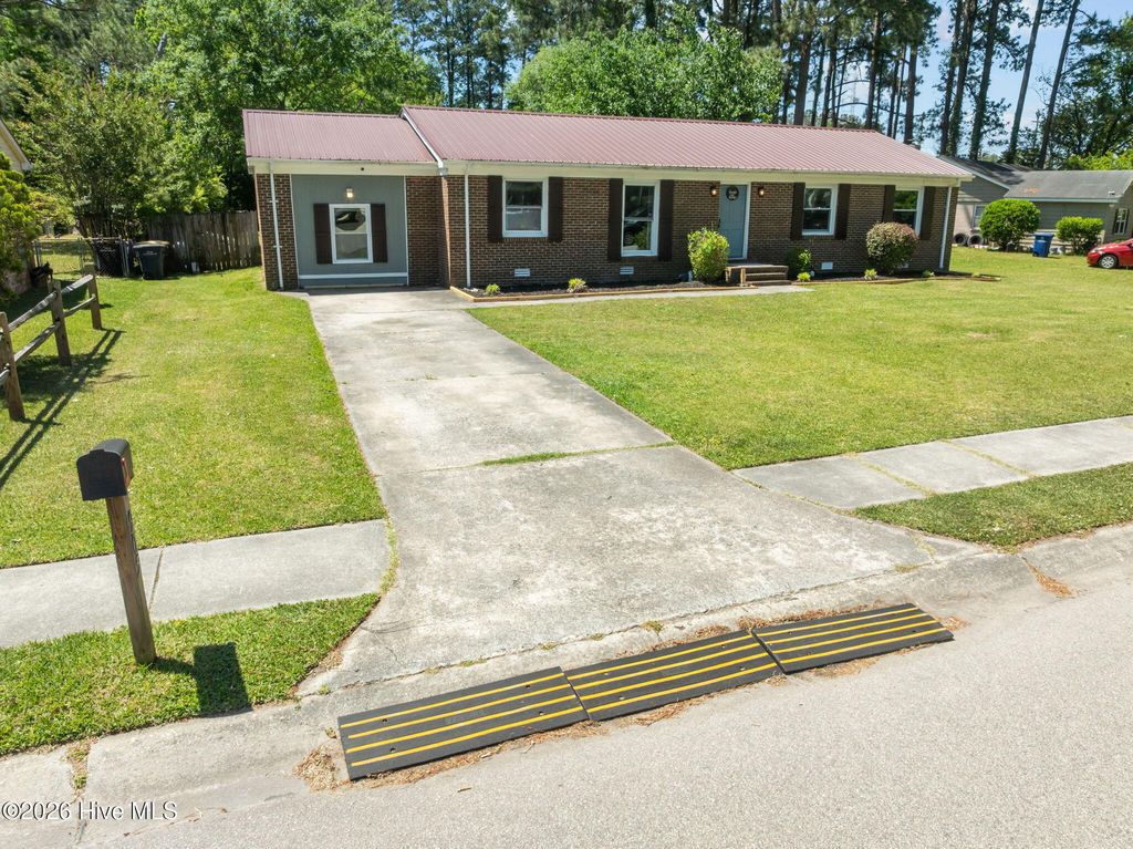 Photo of 905 Winchester Road, Jacksonville, NC 28546 (MLS # 100569028)