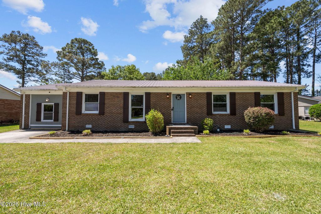 Photo of 905 Winchester Road, Jacksonville, NC 28546 (MLS # 100569028)