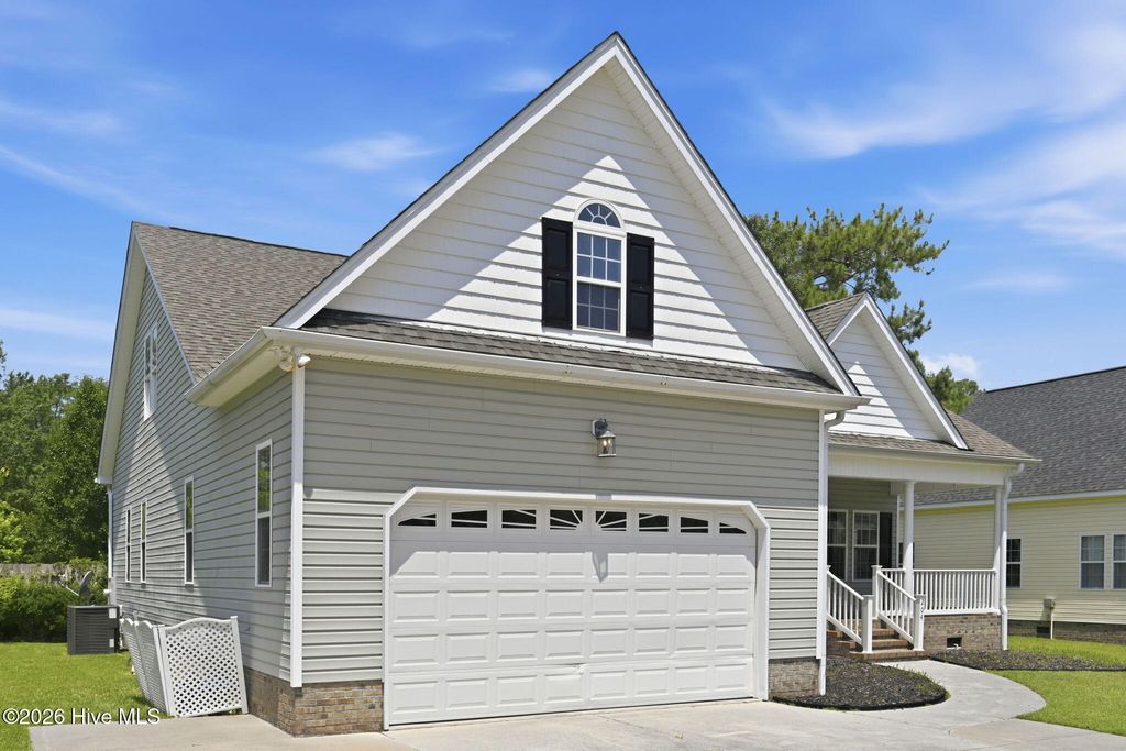 Photo of 204 Wedgefield Circle, Maple Hill, NC 28454 (MLS # 100586422)