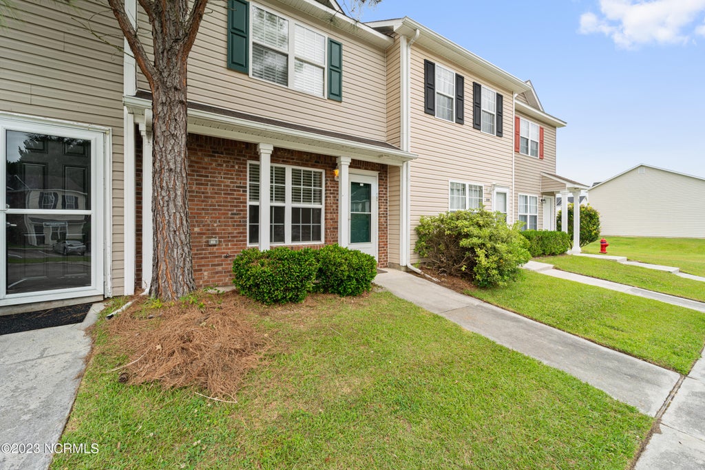 Photo of 207 Pinegrove Court, Jacksonville, NC 28546 (MLS # 100605342)