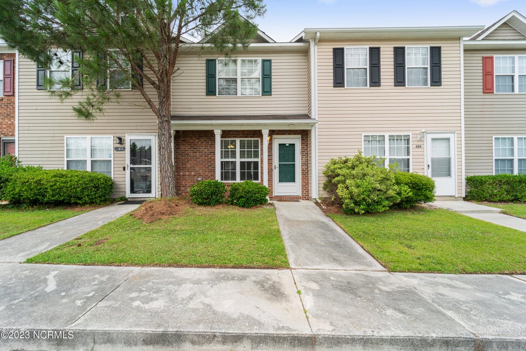 Photo of 207 Pinegrove Court, Jacksonville, NC 28546 (MLS # 100605342)