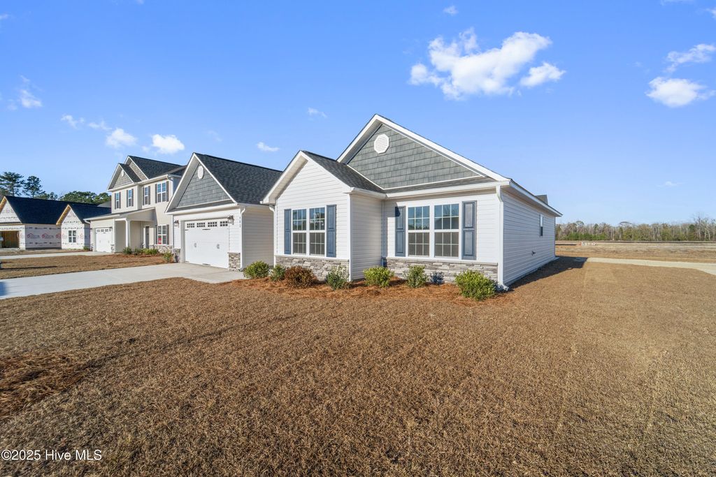 Photo of 902 Miranda Court, Jacksonville, NC 28546 (MLS # 100519651)