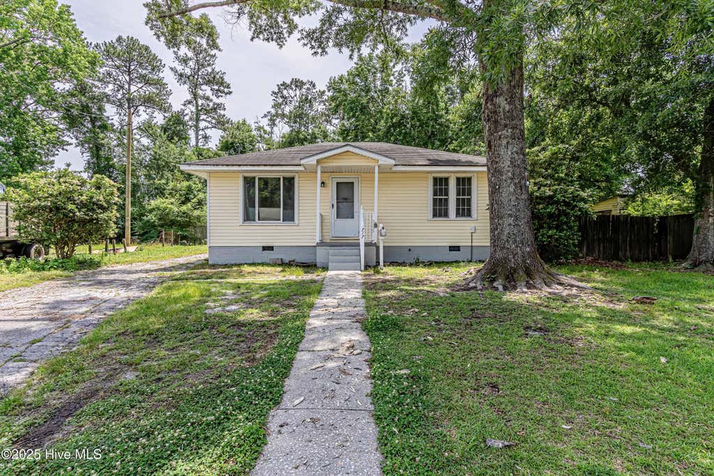 Photo of 717 New River Drive, Jacksonville, NC 28540 (MLS # 100588244)