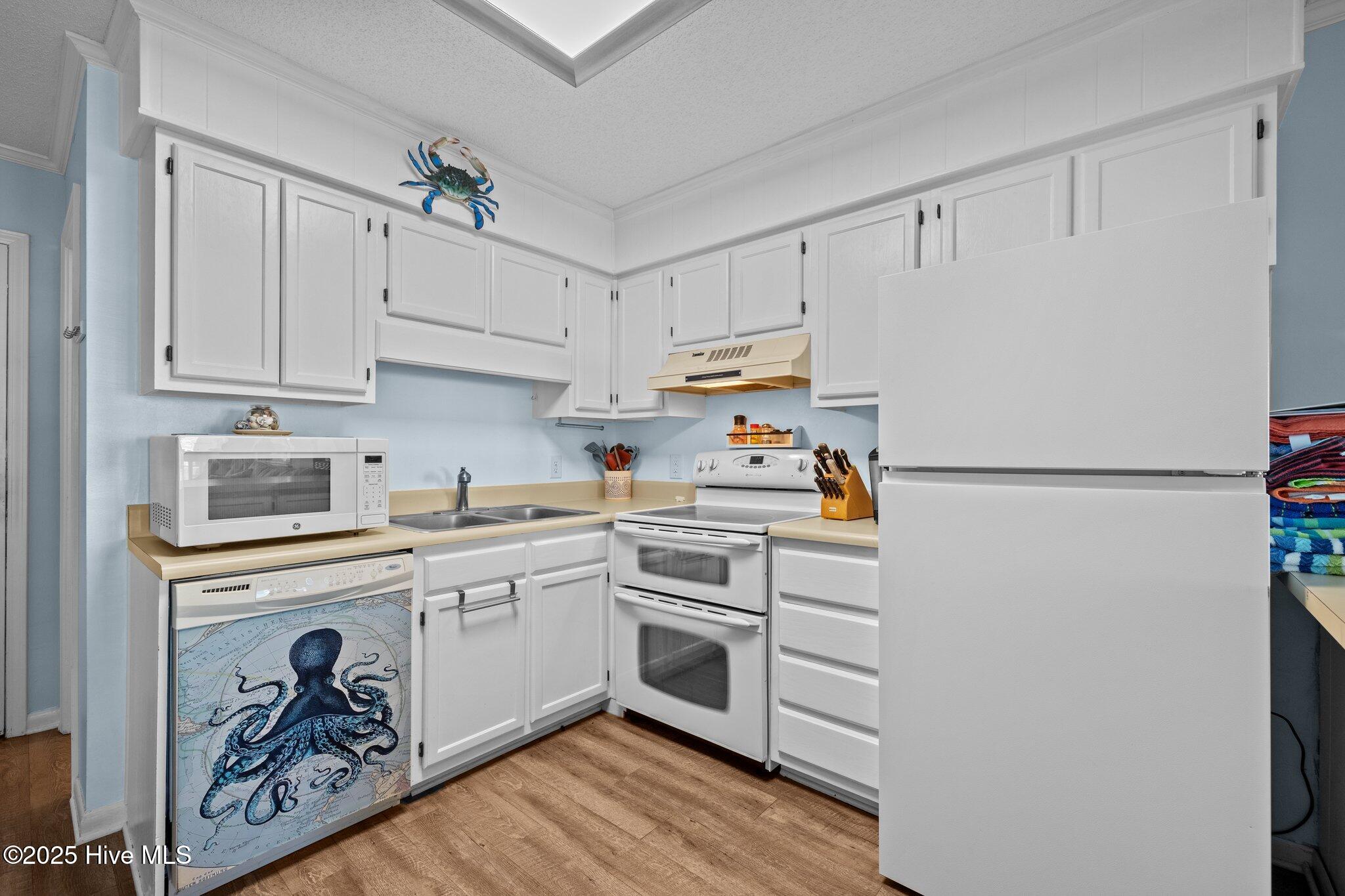 301 Commerce Way 142