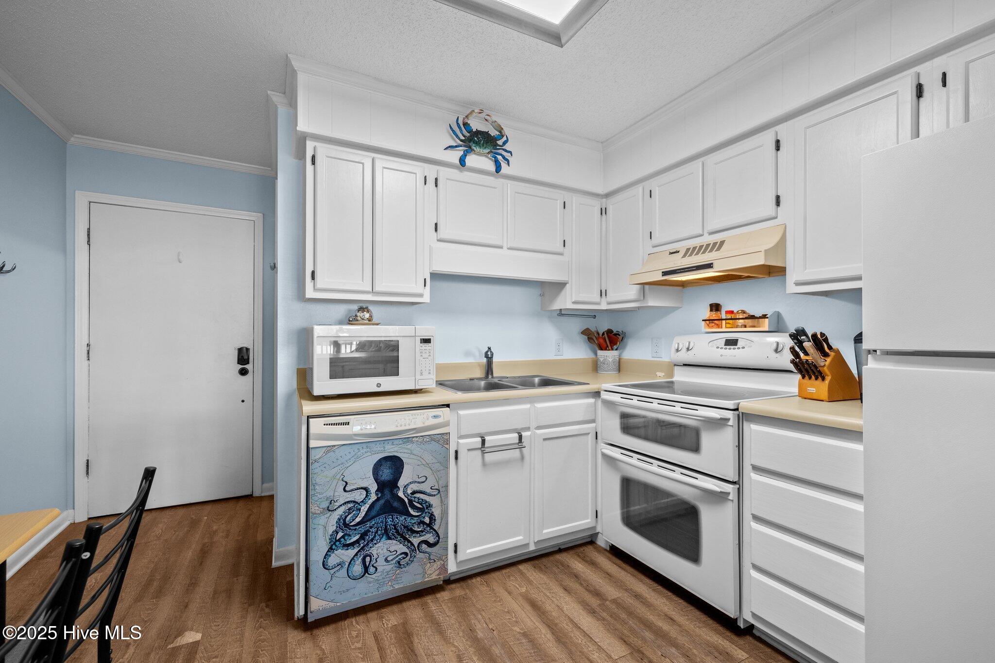 301 Commerce Way 142