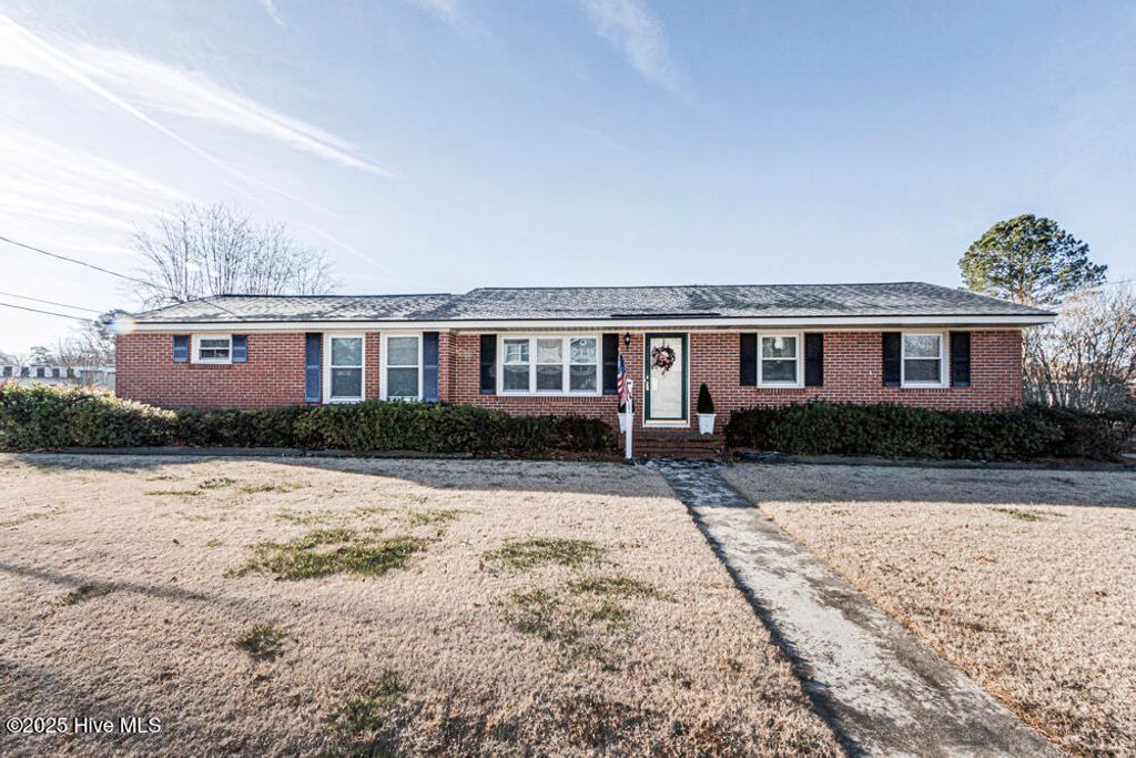 Photo of 201 W Cross Street, Nashville, NC 27856 (MLS # 100546416)