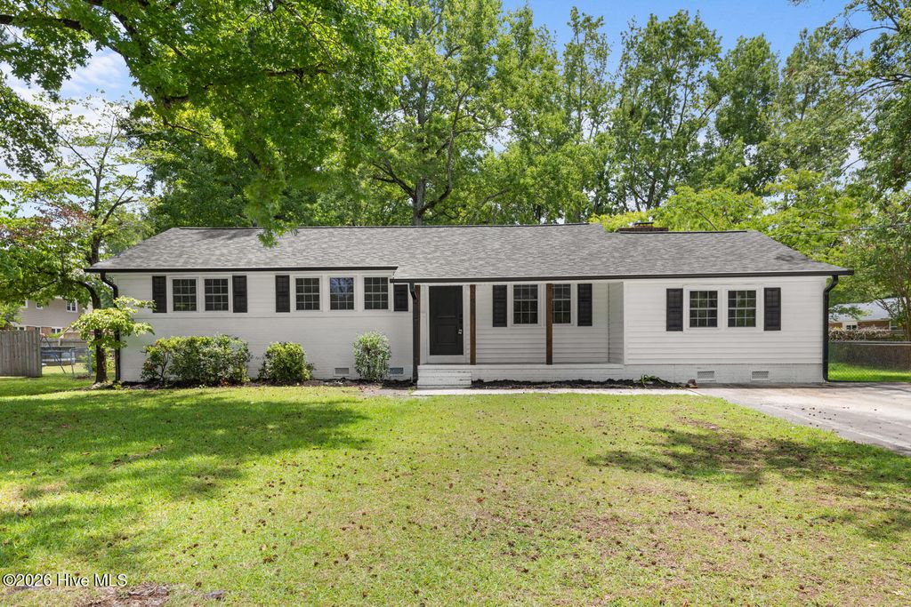 Photo of 2915 Northwoods Drive, Jacksonville, NC 28540 (MLS # 100590654)