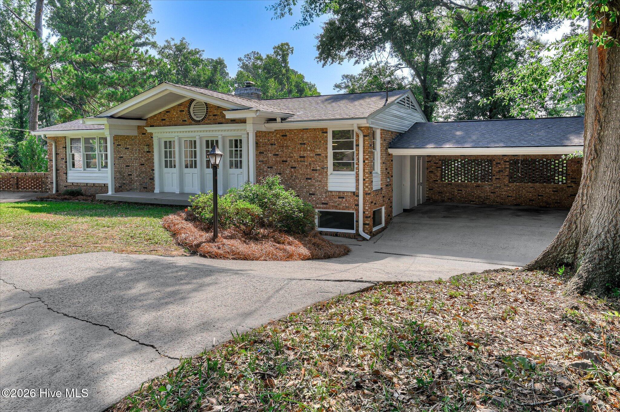 502 Arnlee Way