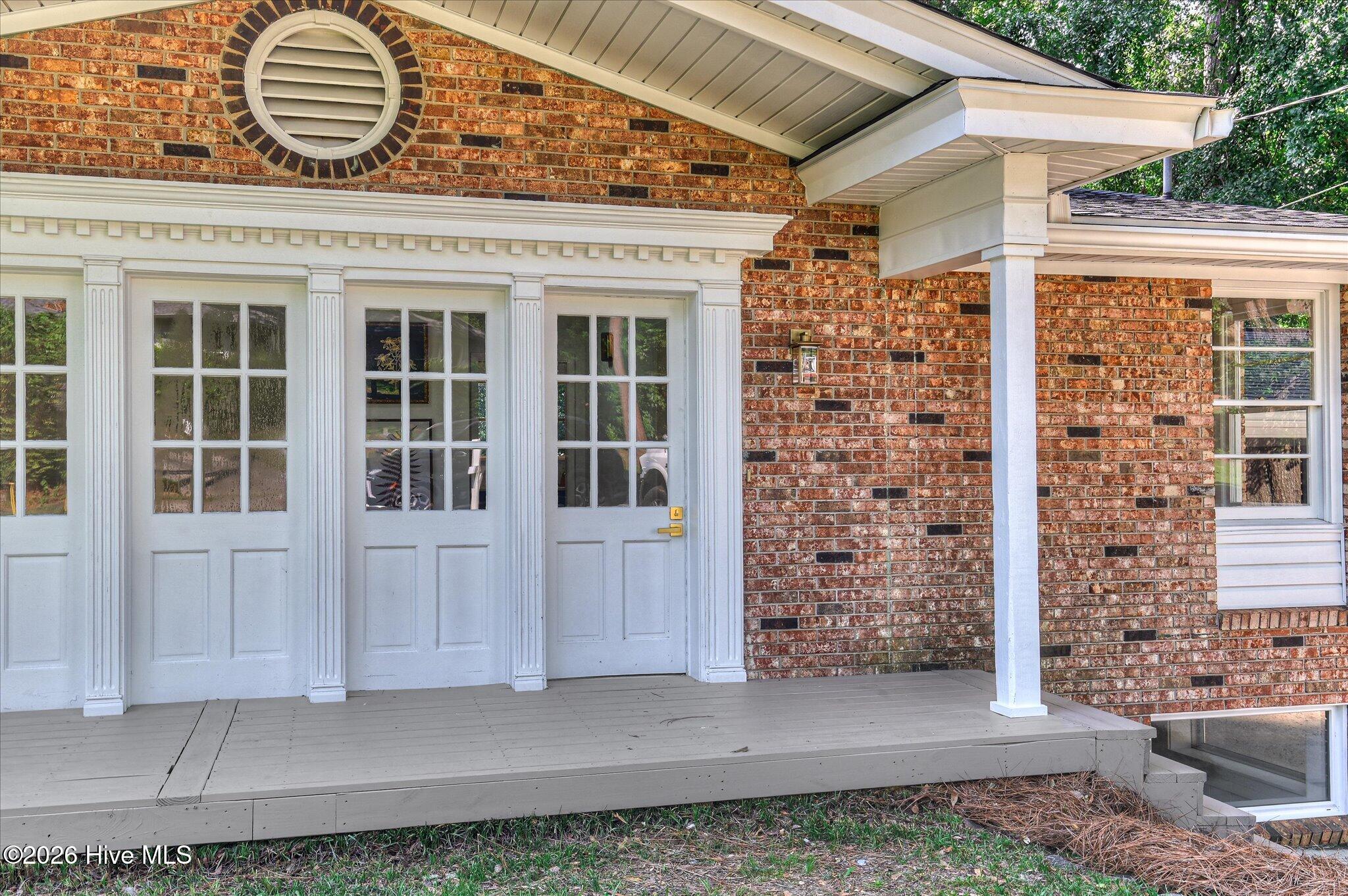 502 Arnlee Way
