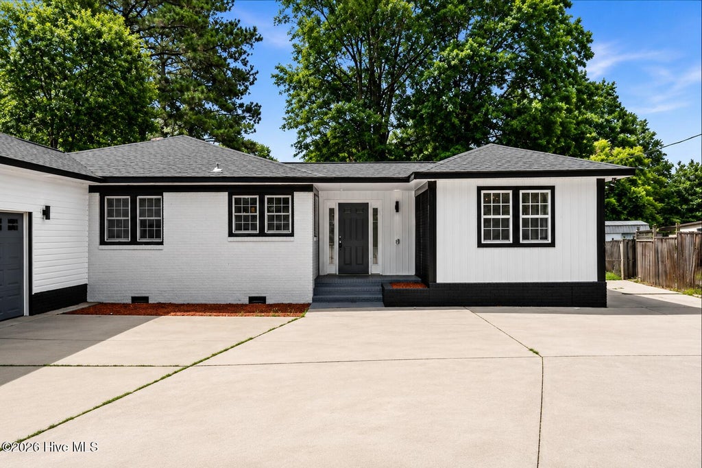 Photo of 533 W College Street, Warsaw, NC 28398 (MLS # 100598446)