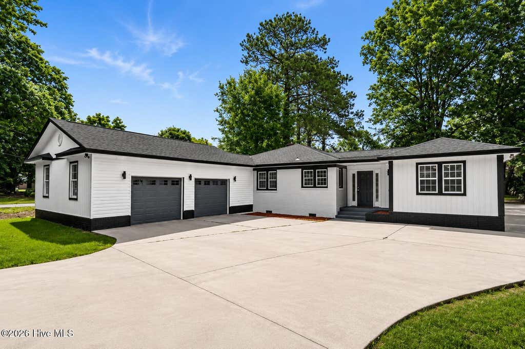 Photo of 533 W College Street, Warsaw, NC 28398 (MLS # 100598446)
