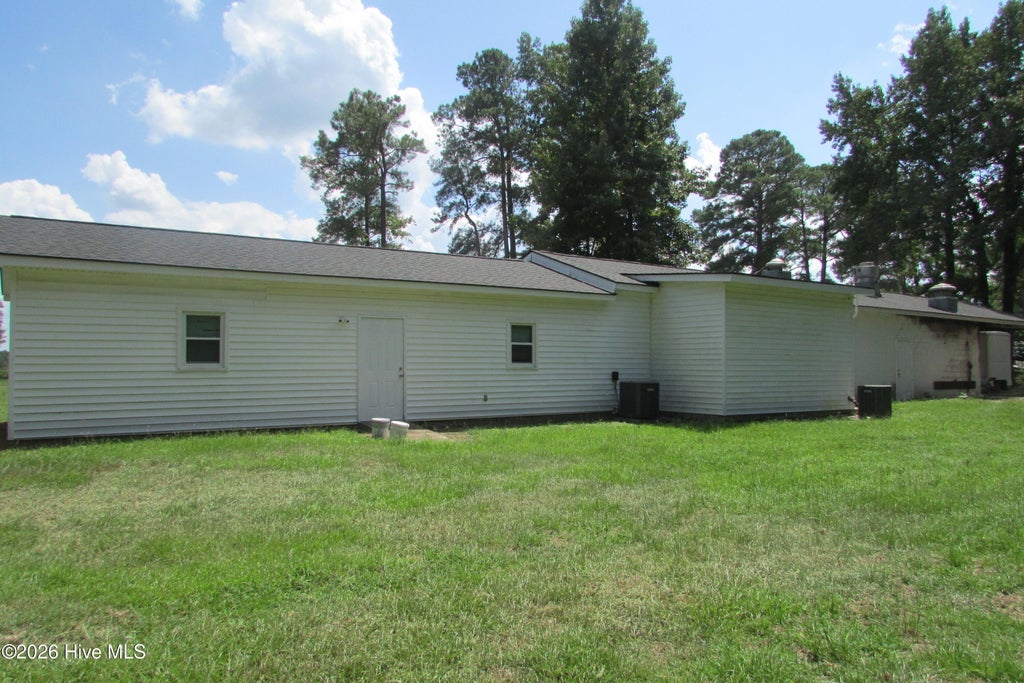 Photo of 2347 W Wards Bridge Road, Warsaw, NC 28398 (MLS # 100606417)