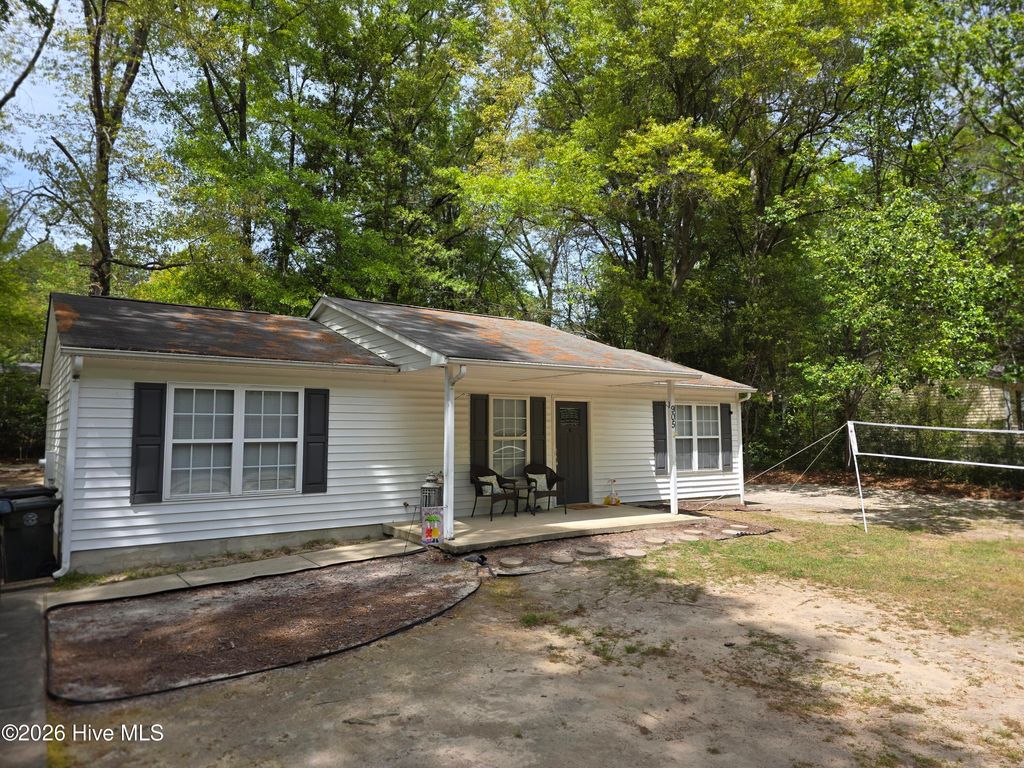 Photo of 905 N Sycamore Street, Aberdeen, NC 28315 (MLS # 100566356)