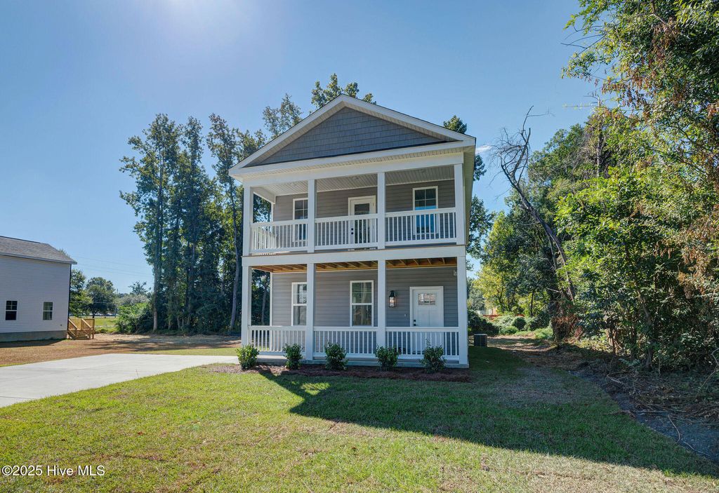 Photo of 205 W Williams Street, Burgaw, NC 28425 (MLS # 100528986)